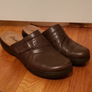 Clark's clogs